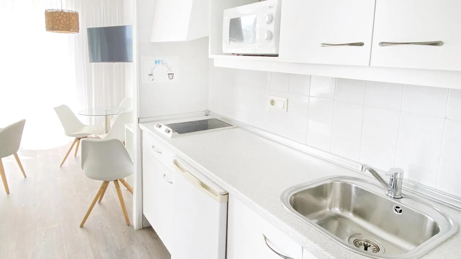 Apartamentos Morito Beach 칼라 미요르 0*,  스페인